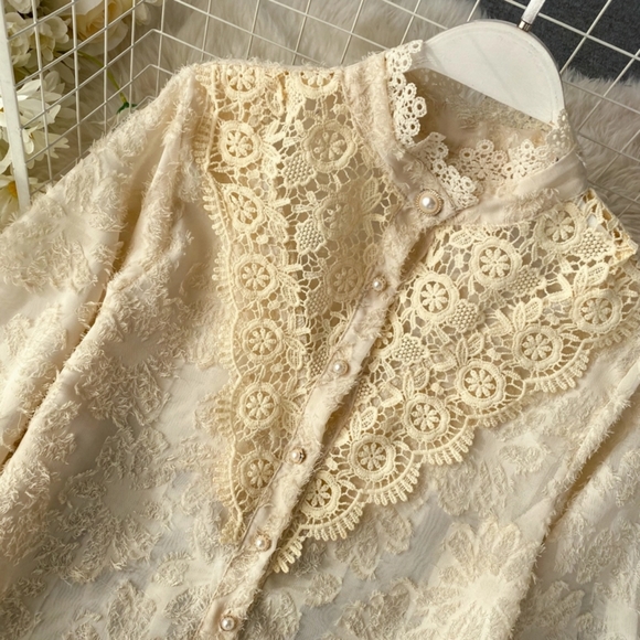 🍒NWT🍒 TEXTURED PARISIAN CHIC BLOUSE - Picture 2 of 7